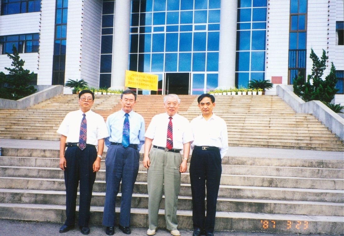 1999年，张子仪先生到云南农大作学术交流