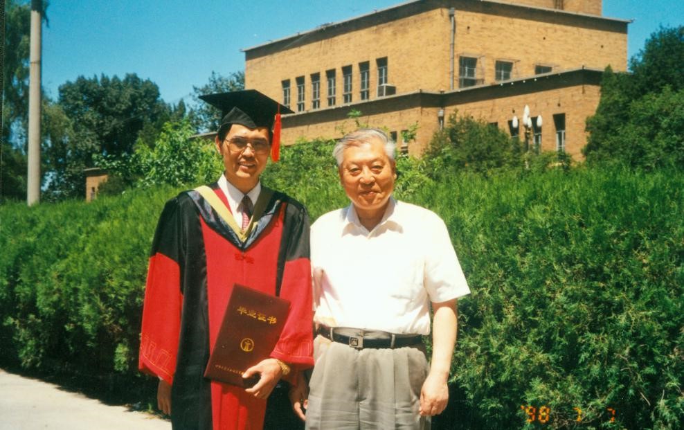 1998年，张子仪先生与弟子